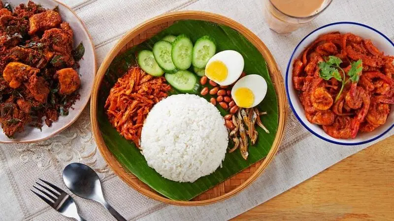 Kh&aacute;m ph&aacute; ẩm thực M&atilde; Lai qua m&oacute;n Nasi Lemak trứ danh 4