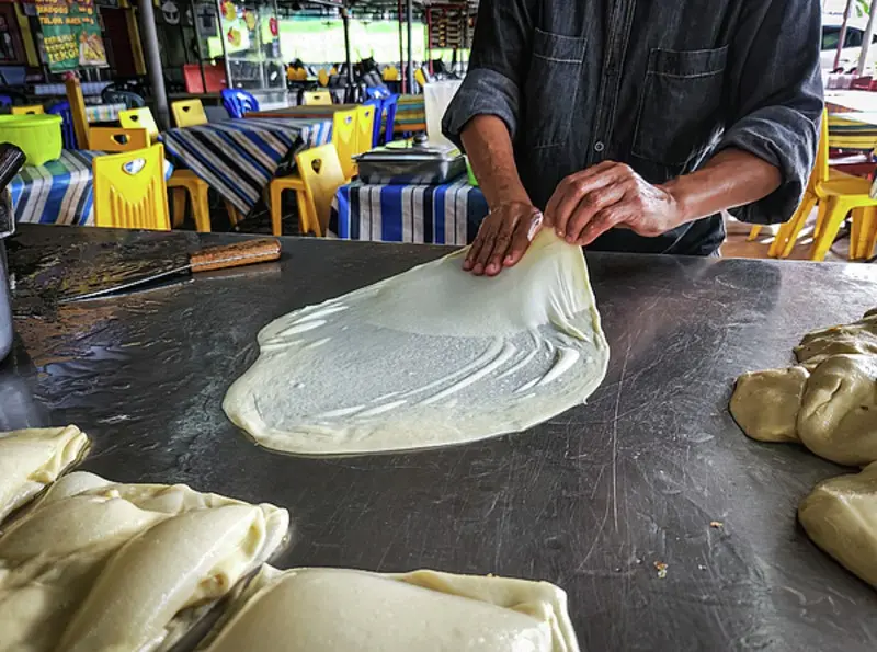 Roti Canai: M&oacute;n b&aacute;nh thơm dậy m&ugrave;i bơ nức tiếng Malaysia 10