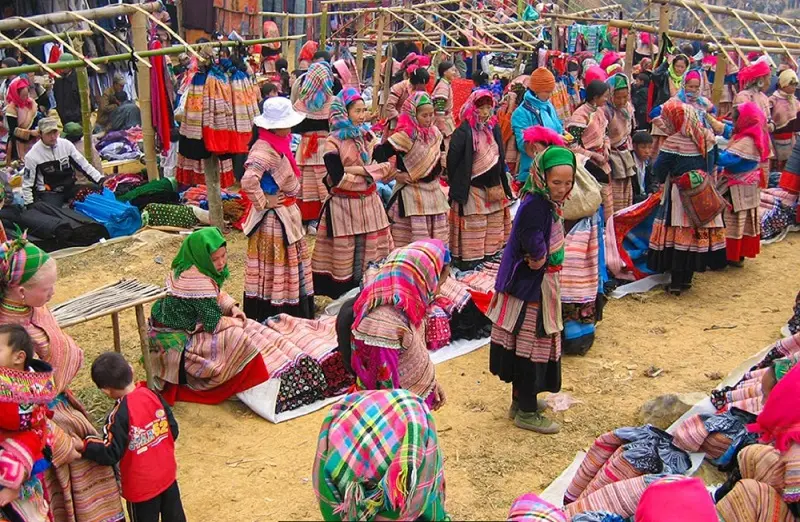 Chợ Lào Lóng Sập - Điểm giao lưu văn hóa hai nước Việt Lào