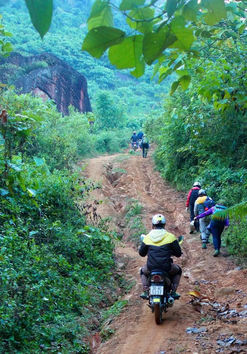 Kh&aacute;m ph&aacute; v&agrave; trải nghiệm Trekking săn m&acirc;y Mộc Ch&acirc;u 3