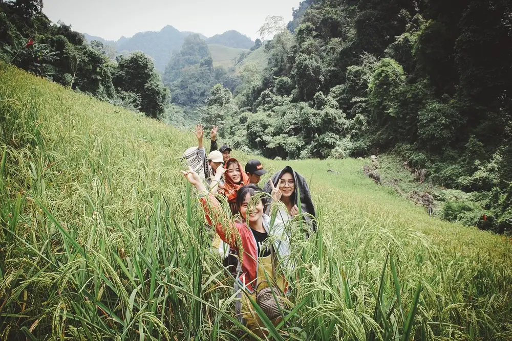 Trekking Mộc Ch&acirc;u - Hang T&aacute;u - Cung đường hoang sơ đầy cảm x&uacute;c tại thảo nguy&ecirc;n xanh 6