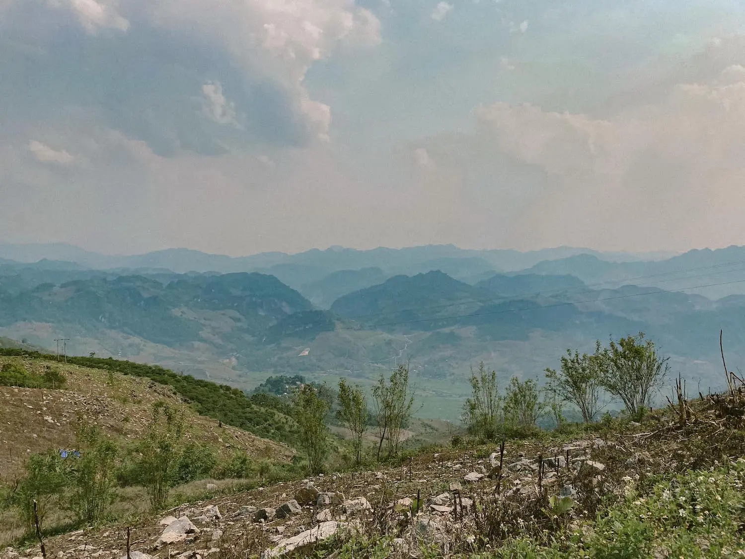 Trekking Mộc Ch&acirc;u - Hang T&aacute;u - Cung đường hoang sơ đầy cảm x&uacute;c tại thảo nguy&ecirc;n xanh 4