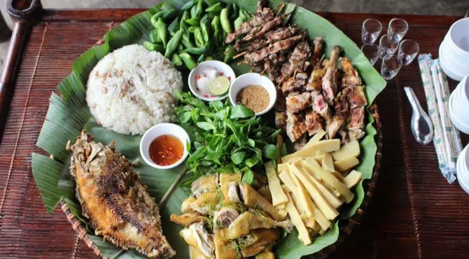 X&aacute;ch ba l&ocirc; l&ecirc;n v&agrave; đi Mộc Ch&acirc;u trải nghiệm văn h&oacute;a d&acirc;n tộc Th&aacute;i 3
