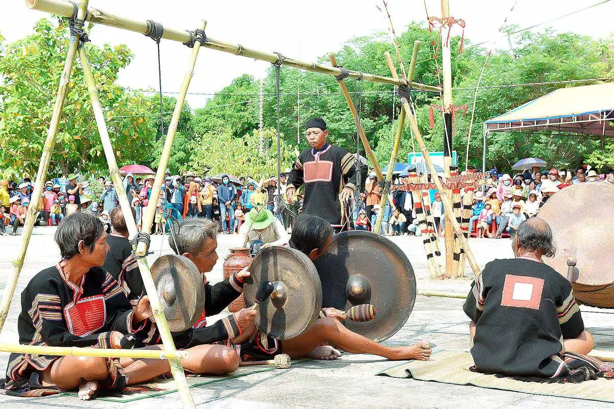 X&aacute;ch ba l&ocirc; l&ecirc;n v&agrave; đi Mộc Ch&acirc;u trải nghiệm văn h&oacute;a d&acirc;n tộc Th&aacute;i 6