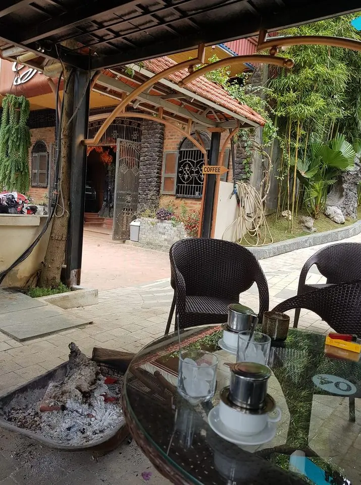 C&oacute; một Cafe 999 cứ thế trầm lặng, gi&uacute;p bạn ch&igrave;m đắm trong sự b&igrave;nh y&ecirc;n 4