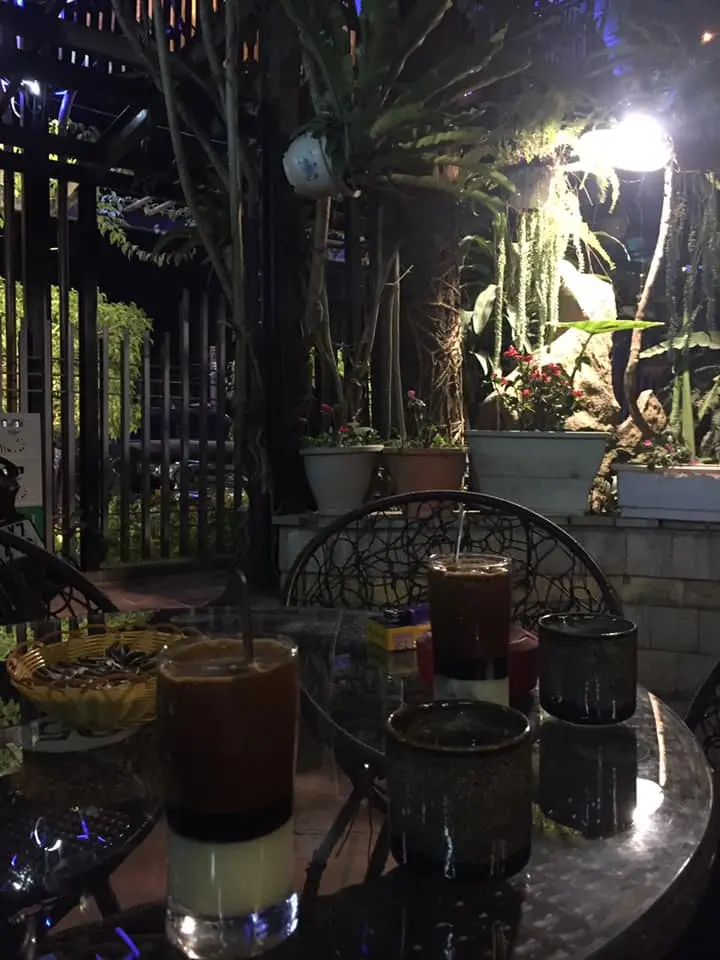C&oacute; một Cafe 999 cứ thế trầm lặng, gi&uacute;p bạn ch&igrave;m đắm trong sự b&igrave;nh y&ecirc;n 7