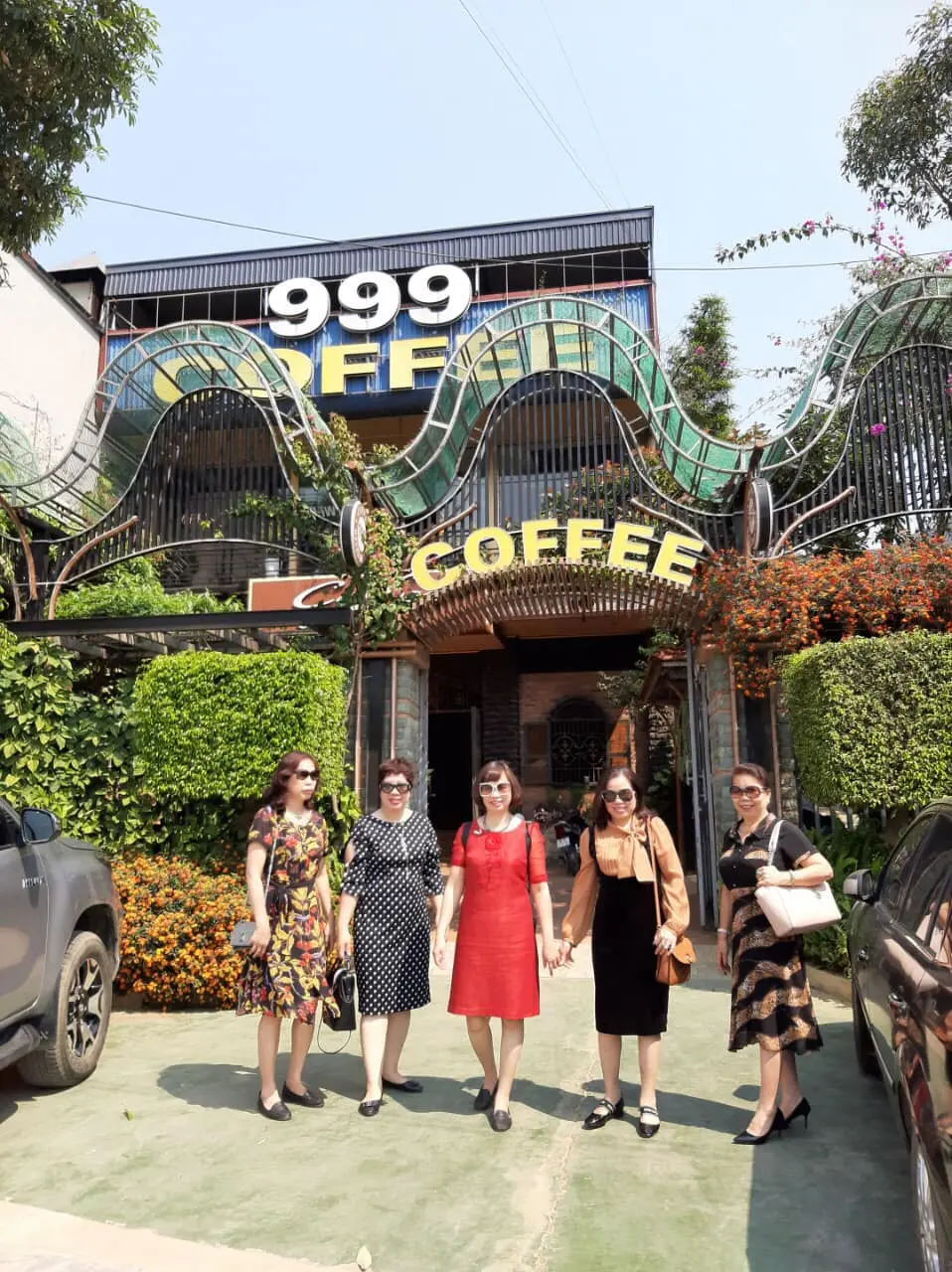 C&oacute; một Cafe 999 cứ thế trầm lặng, gi&uacute;p bạn ch&igrave;m đắm trong sự b&igrave;nh y&ecirc;n 2