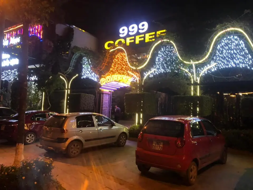 C&oacute; một Cafe 999 cứ thế trầm lặng, gi&uacute;p bạn ch&igrave;m đắm trong sự b&igrave;nh y&ecirc;n 12