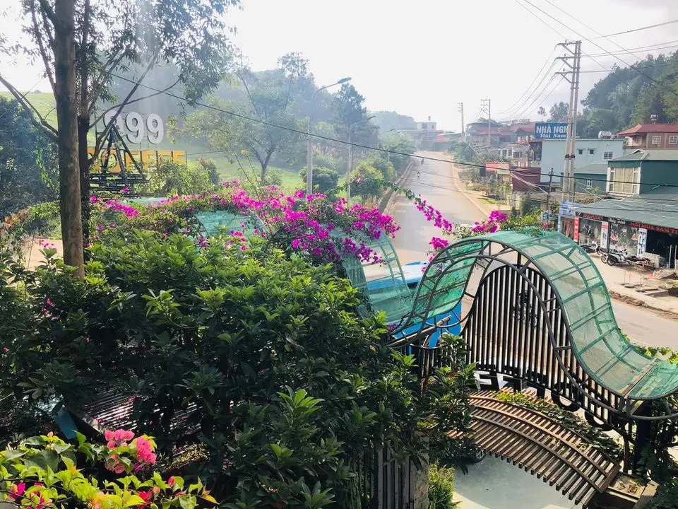 C&oacute; một Cafe 999 cứ thế trầm lặng, gi&uacute;p bạn ch&igrave;m đắm trong sự b&igrave;nh y&ecirc;n 8