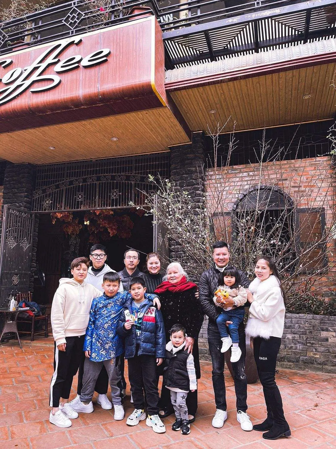 C&oacute; một Cafe 999 cứ thế trầm lặng, gi&uacute;p bạn ch&igrave;m đắm trong sự b&igrave;nh y&ecirc;n 9