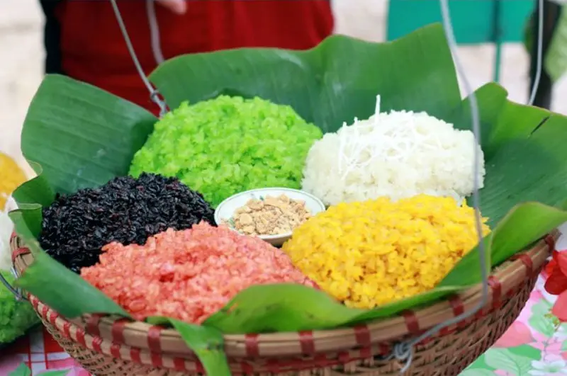 Lên Tây Bắc thưởng thức xôi ngũ sắc – bánh sắn Mộc Châu dân dã mà độc đáo 3