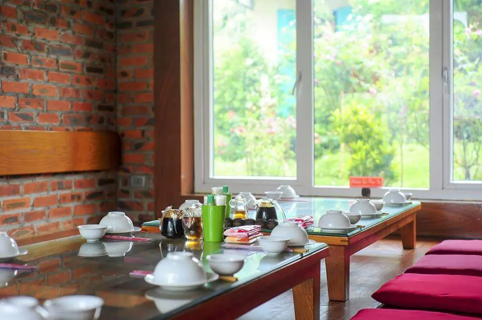 Thưởng thức m&oacute;n ngon với hương vị đặc trưng ri&ecirc;ng tại Nh&agrave; h&agrave;ng c&aacute; hồi 64 4