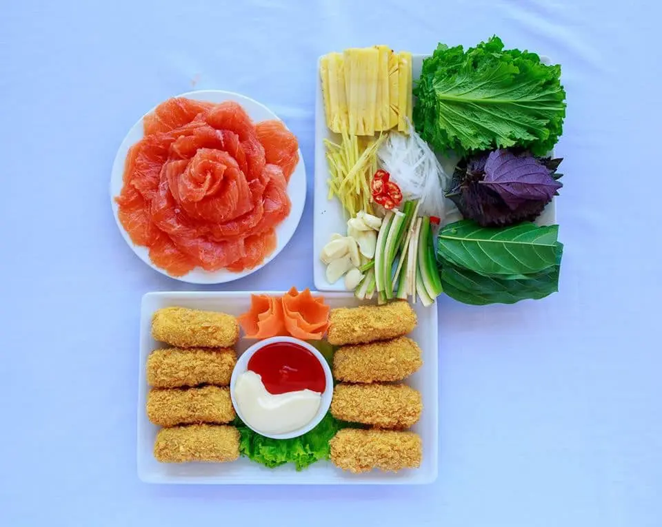 Thưởng thức m&oacute;n ngon với hương vị đặc trưng ri&ecirc;ng tại Nh&agrave; h&agrave;ng c&aacute; hồi 64 3