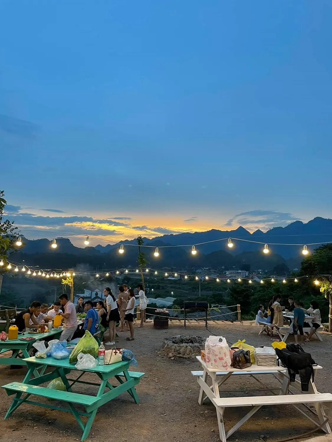 Trải nghiệm chuyến picnic đ&aacute;ng nhớ với thực đơn hấp dẫn tại Coffee Đồi Gi&oacute; 9