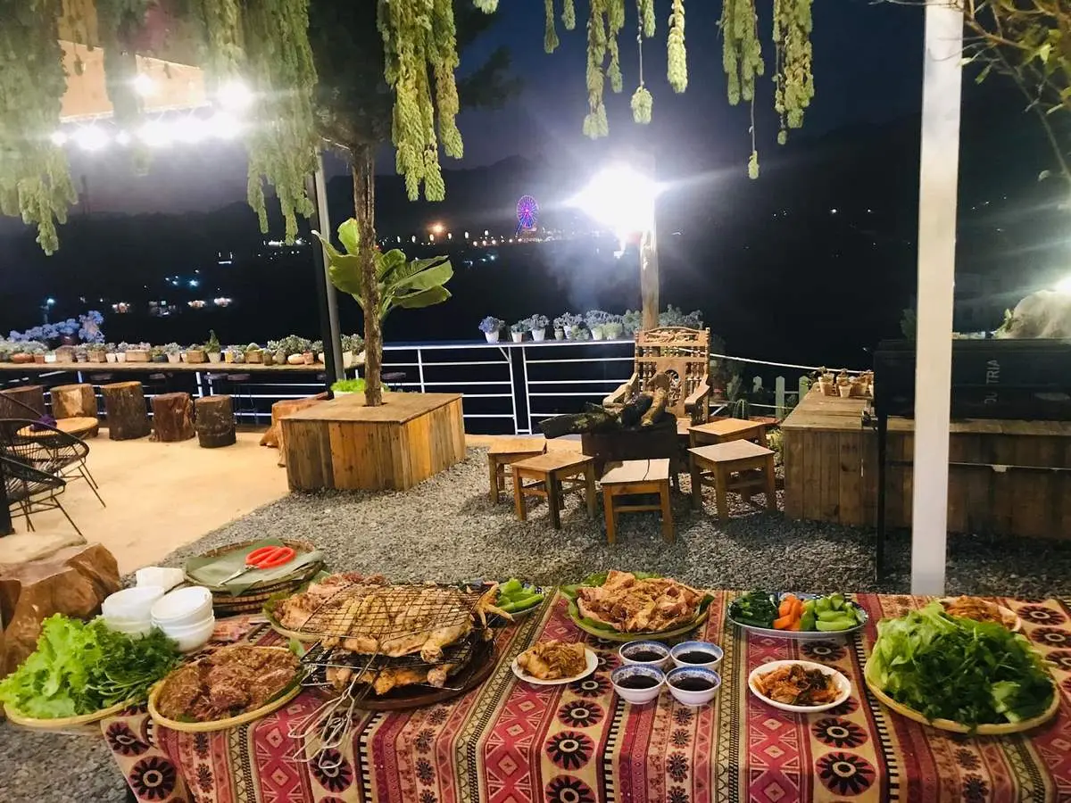 Trải nghiệm chuyến picnic đ&aacute;ng nhớ với thực đơn hấp dẫn tại Coffee Đồi Gi&oacute; 10