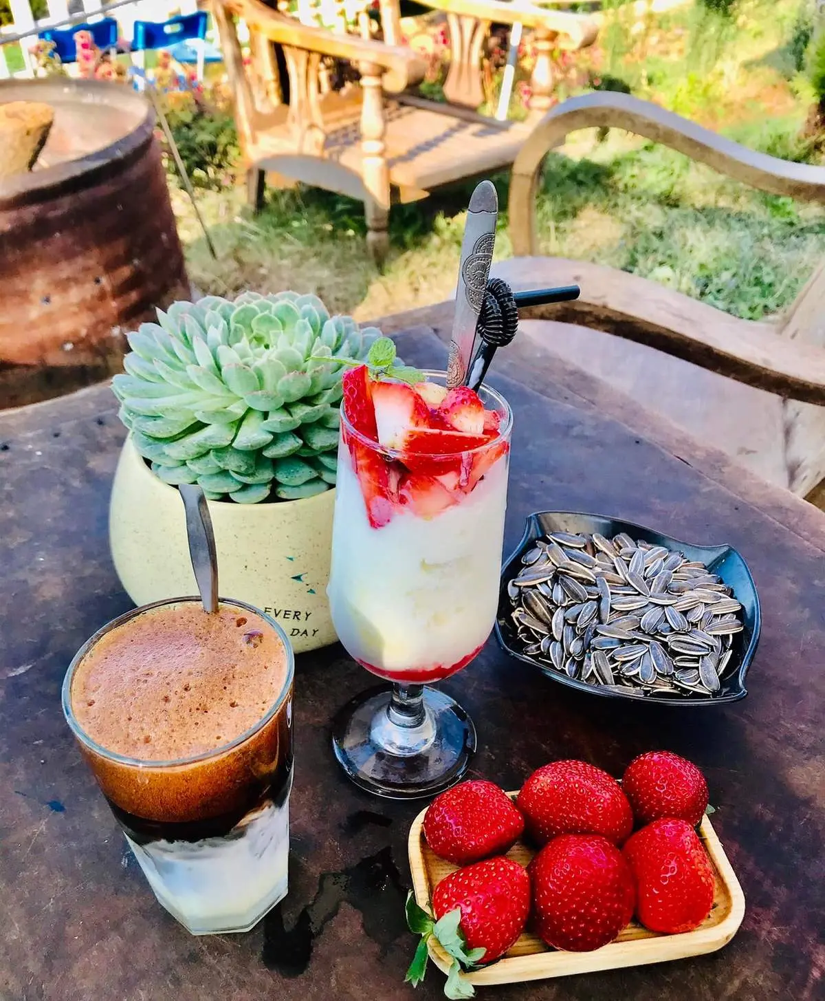Trải nghiệm chuyến picnic đ&aacute;ng nhớ với thực đơn hấp dẫn tại Coffee Đồi Gi&oacute; 15