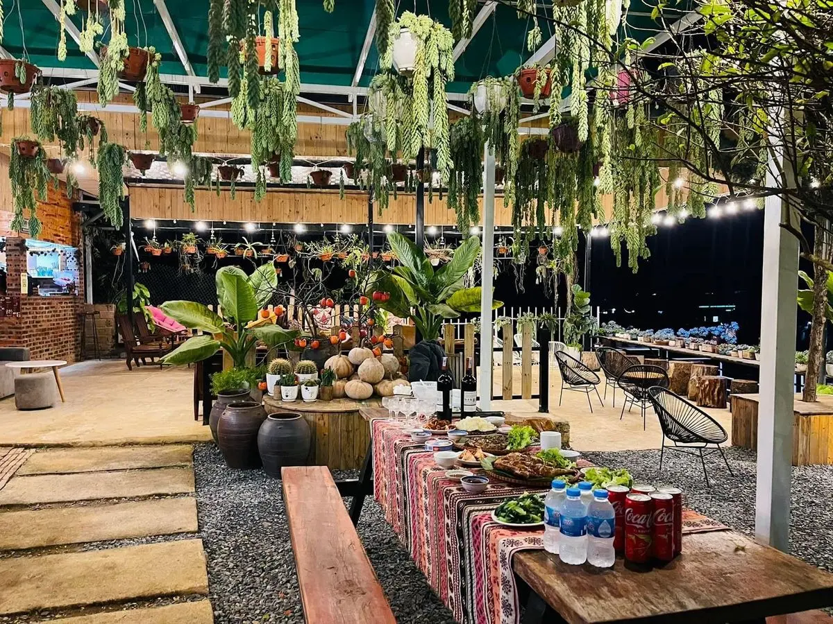 Trải nghiệm chuyến picnic đ&aacute;ng nhớ với thực đơn hấp dẫn tại Coffee Đồi Gi&oacute; 17