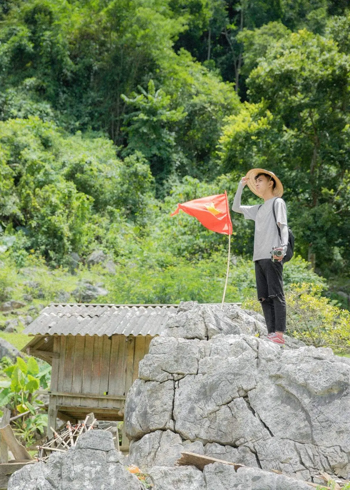 C&ugrave;ng 9x Phạm Ho&agrave;i Thương review Mộc Ch&acirc;u v&agrave;o h&egrave; đầy trong trẻo v&agrave; nhẹ nh&agrave;ng 16
