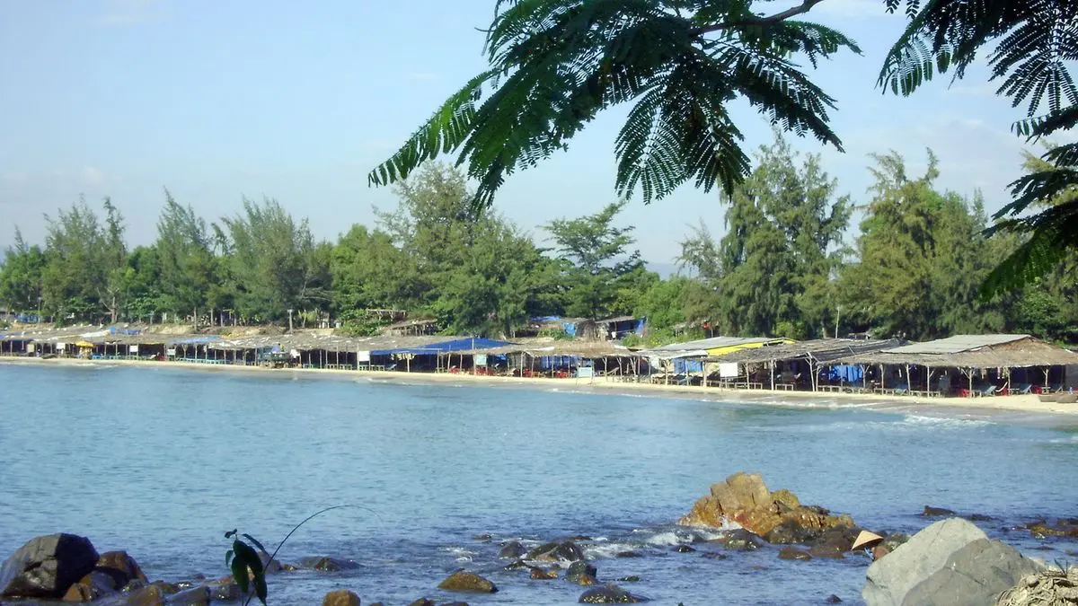 B&atilde;i D&agrave;i Nha Trang - C&oacute; một thi&ecirc;n đường b&igrave;nh dị nơi hạ giới với biển xanh c&aacute;t trắng quanh năm s&oacute;ng x&ocirc; bờ 4