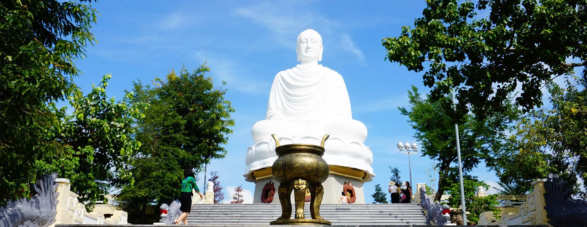 Ch&ugrave;a Long Sơn Nha Trang - Cho&aacute;ng ngợp với vẻ đẹp của bức tượng Phật trắng lớn nhất tại Việt Nam 2