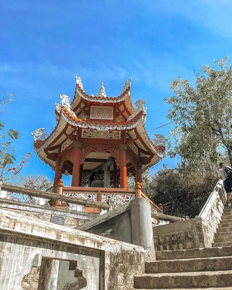 Ch&ugrave;a Long Sơn Nha Trang - Cho&aacute;ng ngợp với vẻ đẹp của bức tượng Phật trắng lớn nhất tại Việt Nam 10