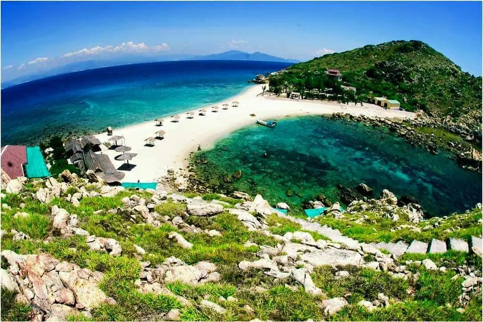 Đảo Yến - Hòn Nội Nha Trang, Chốn thiên đường ảo huyền với màu biển xanh 3