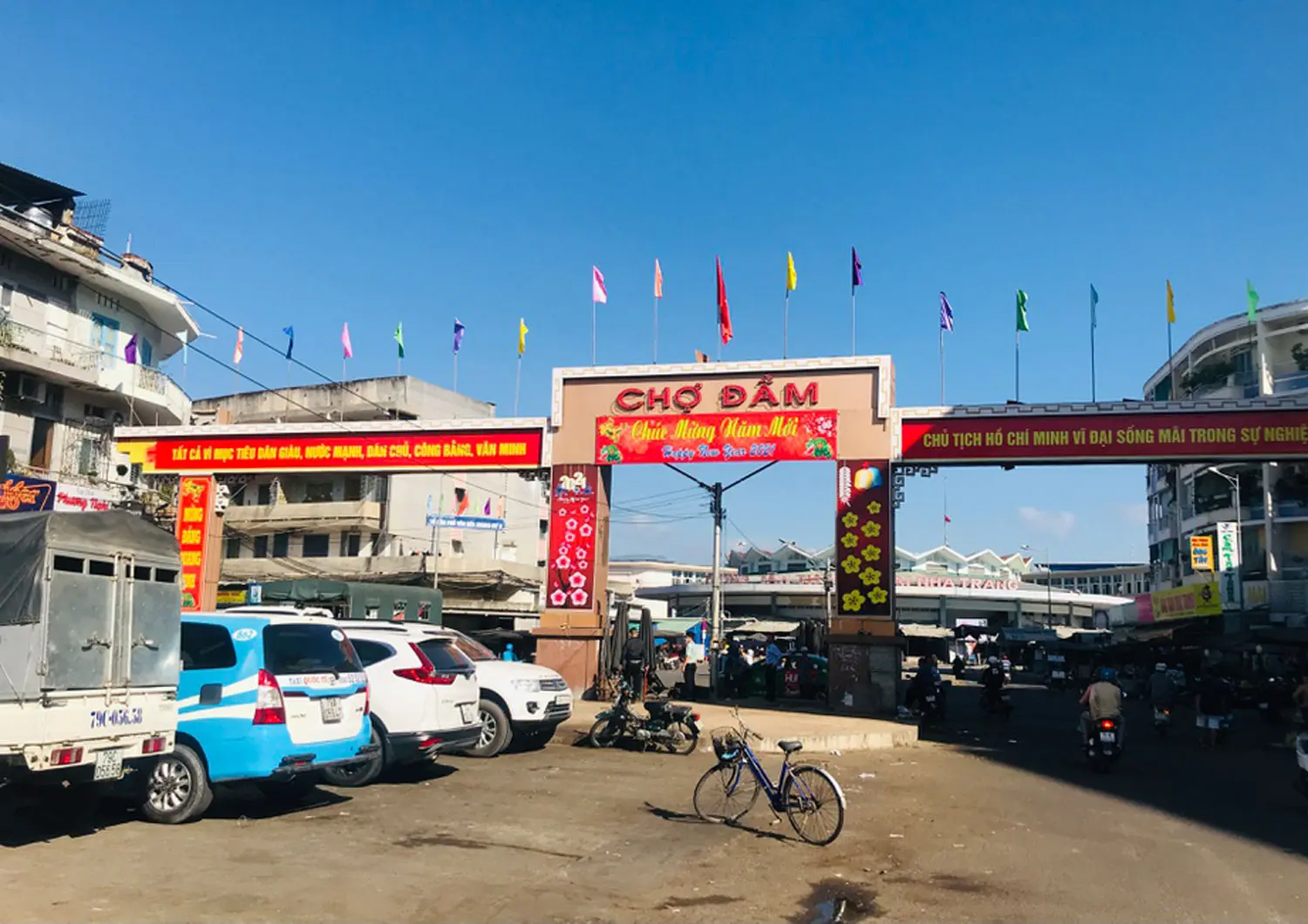 G&oacute;c nh&igrave;n lại: Đ&atilde; từng c&oacute; một Chợ Đầm Nha Trang tấp nập người bu&ocirc;n kẻ b&aacute;n... 9
