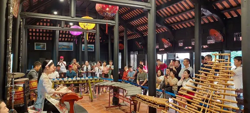 Hội qu&aacute;n Vịnh Nha Trang mang &acirc;m vang bản sắc giữa H&ograve;n Chồng 7