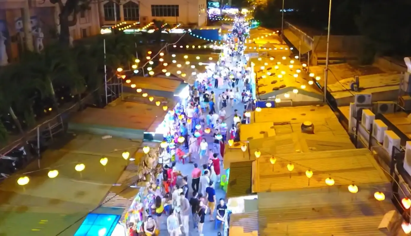 Kh&aacute;m ph&aacute; chợ đ&ecirc;m Nha Trang - Nơi b&aacute;n tất tần tật mọi thứ c&oacute; ở th&agrave;nh phố biển 3