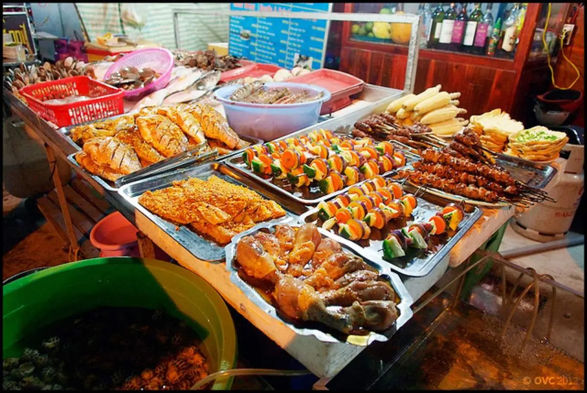 Kh&aacute;m ph&aacute; chợ đ&ecirc;m Nha Trang - Nơi b&aacute;n tất tần tật mọi thứ c&oacute; ở th&agrave;nh phố biển 5
