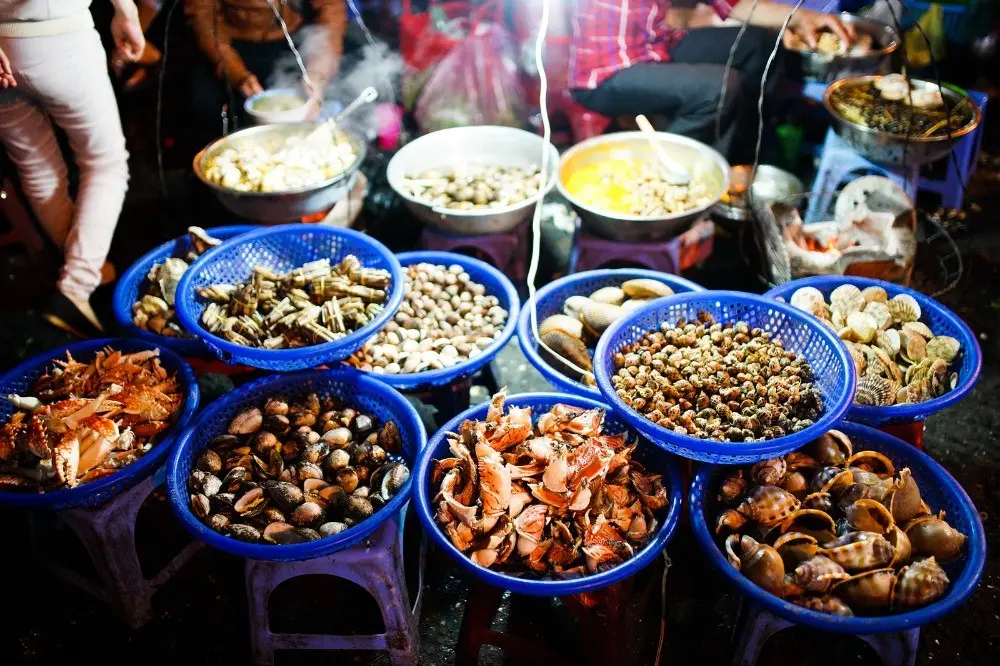 Kh&aacute;m ph&aacute; chợ đ&ecirc;m Nha Trang - Nơi b&aacute;n tất tần tật mọi thứ c&oacute; ở th&agrave;nh phố biển 8
