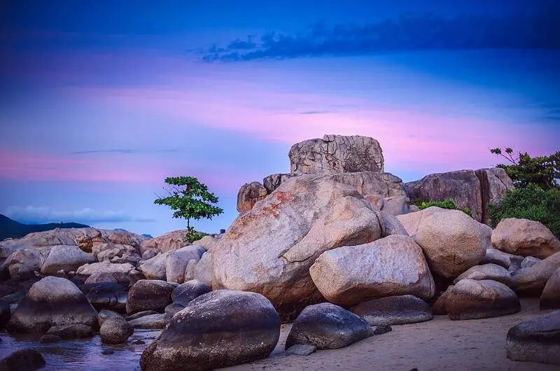 Kh&aacute;m ph&aacute; H&ograve;n Chồng Nha Trang: Thắng cảnh nổi tiếng b&ecirc;n vịnh 5