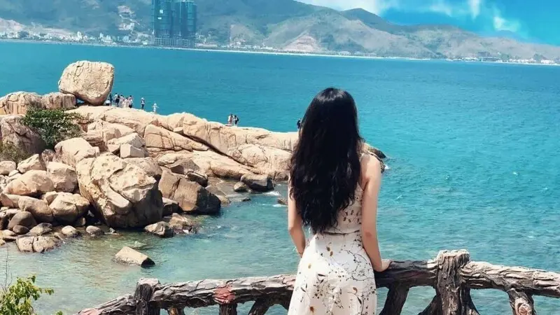 Kh&aacute;m ph&aacute; H&ograve;n Chồng Nha Trang: Thắng cảnh nổi tiếng b&ecirc;n vịnh 12