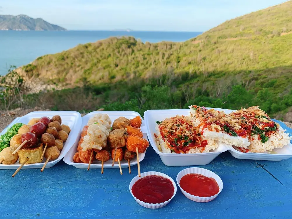 L&ecirc;n lịch chinh phục Đ&egrave;o Lương Sơn Nha Trang c&ugrave;ng hội cạ cứng 7