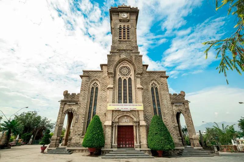 Nh&agrave; thờ N&uacute;i Nha Trang: C&ocirc;ng tr&igrave;nh kiến tr&uacute;c Gothic ấn tượng 8