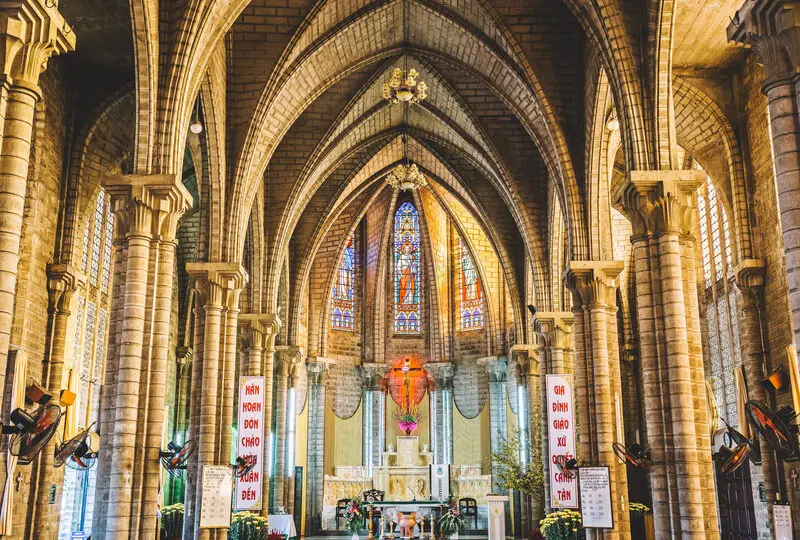 Nh&agrave; thờ N&uacute;i Nha Trang: C&ocirc;ng tr&igrave;nh kiến tr&uacute;c Gothic ấn tượng 9