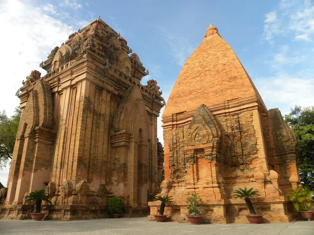Th&aacute;p b&agrave; Ponagar Nha Trang: Quần thể kiến tr&uacute;c Chăm Pa cổ xưa 2