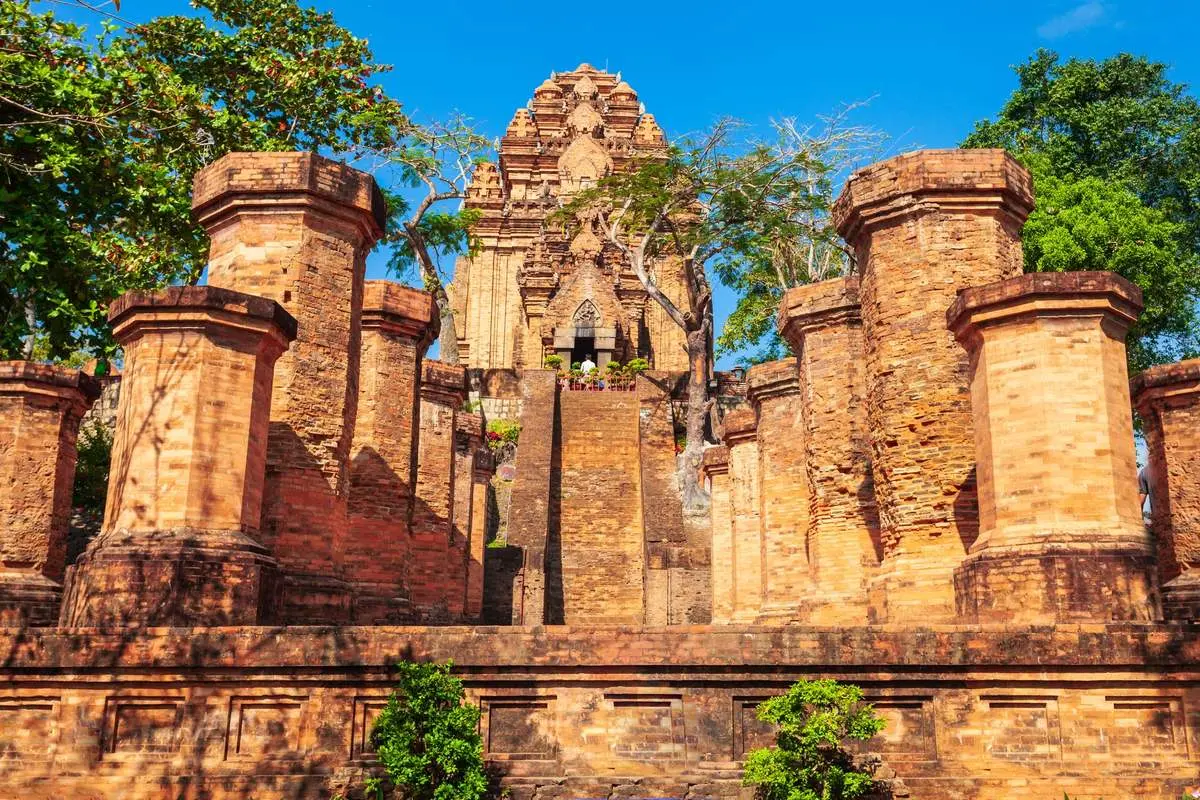 Th&aacute;p b&agrave; Ponagar Nha Trang: Quần thể kiến tr&uacute;c Chăm Pa cổ xưa 7