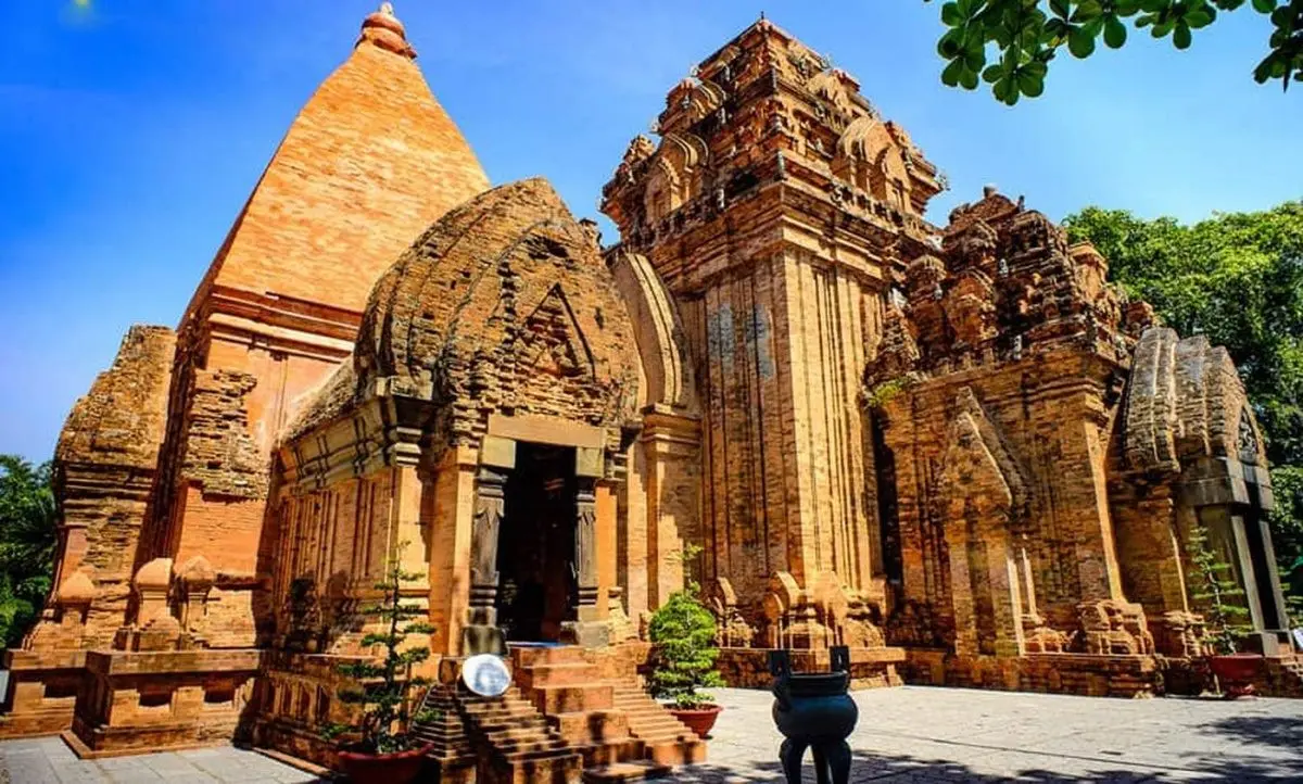 Th&aacute;p b&agrave; Ponagar Nha Trang: Quần thể kiến tr&uacute;c Chăm Pa cổ xưa 3