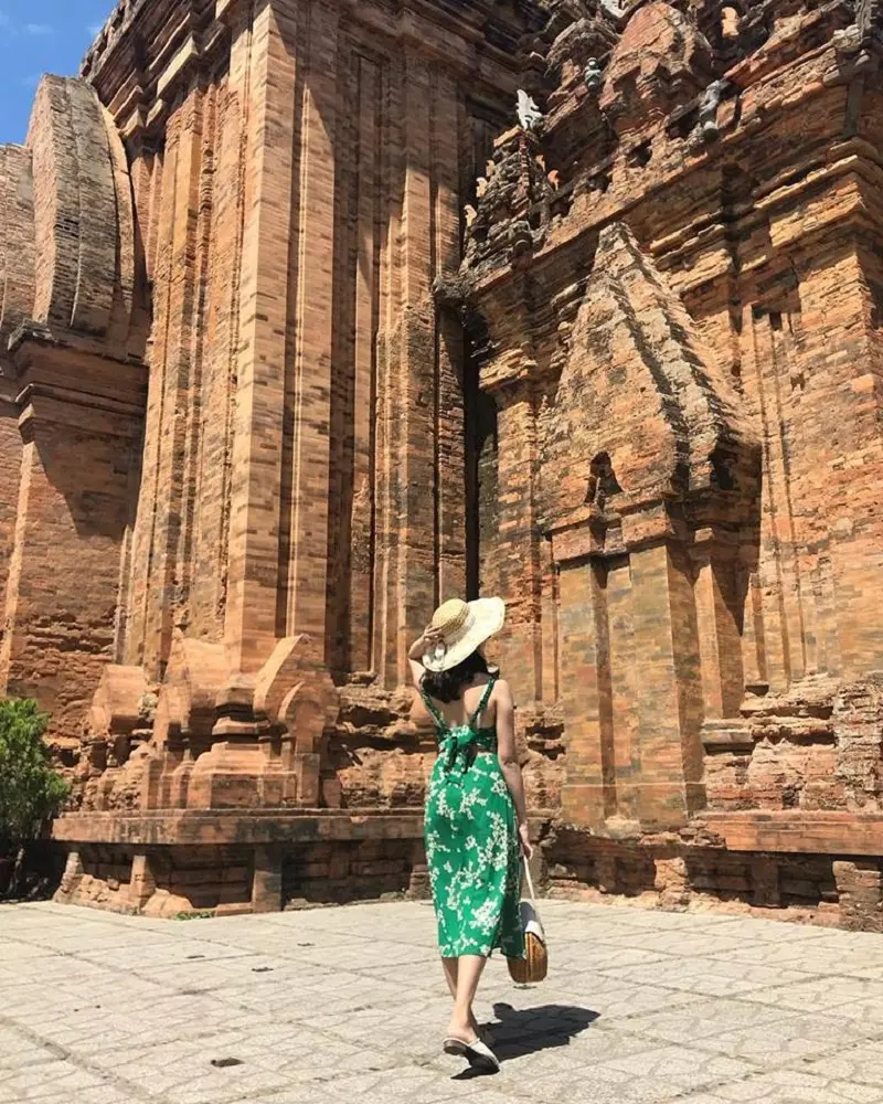 Th&aacute;p b&agrave; Ponagar Nha Trang: Quần thể kiến tr&uacute;c Chăm Pa cổ xưa 12