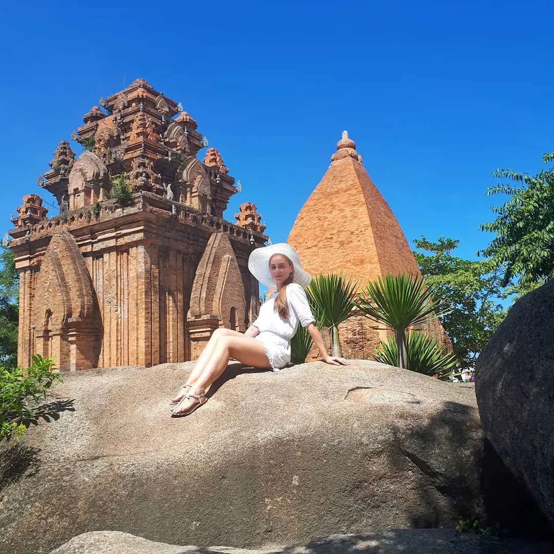 Th&aacute;p b&agrave; Ponagar Nha Trang: Quần thể kiến tr&uacute;c Chăm Pa cổ xưa 9