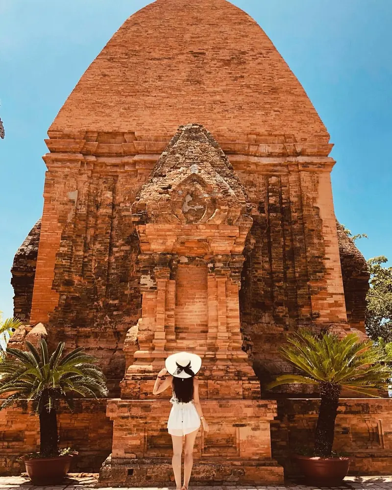 Th&aacute;p b&agrave; Ponagar Nha Trang: Quần thể kiến tr&uacute;c Chăm Pa cổ xưa 11