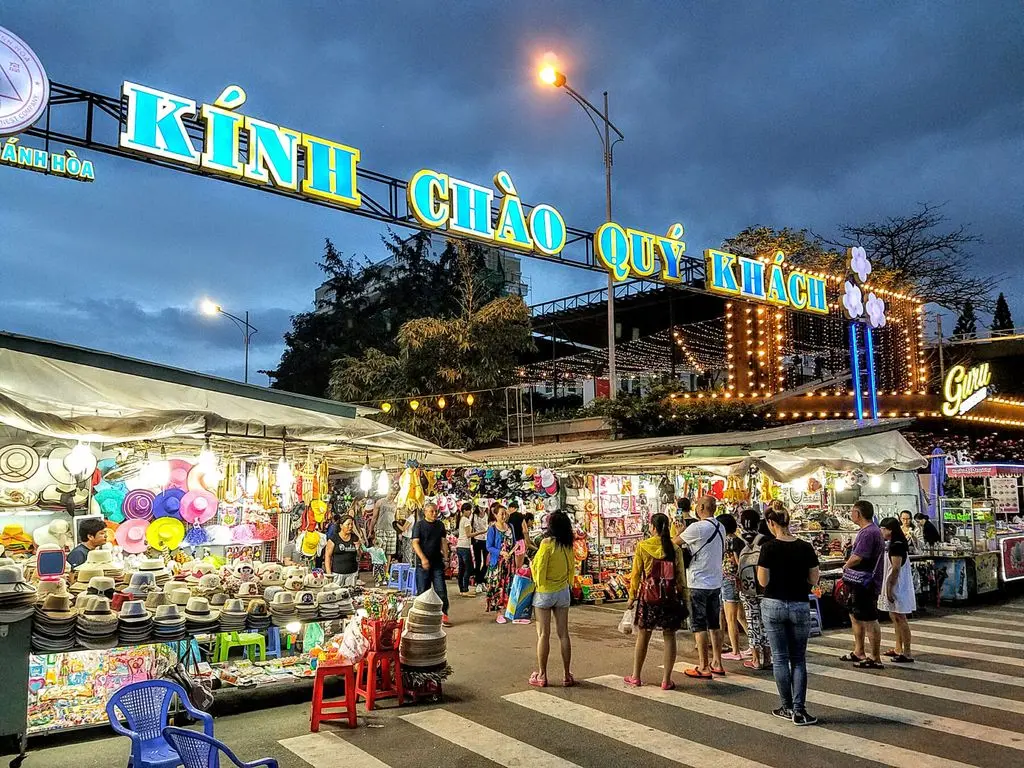 Khám phá chợ đêm Nha Trang - Nơi bán tất tần tật mọi thứ có ở thành phố biển