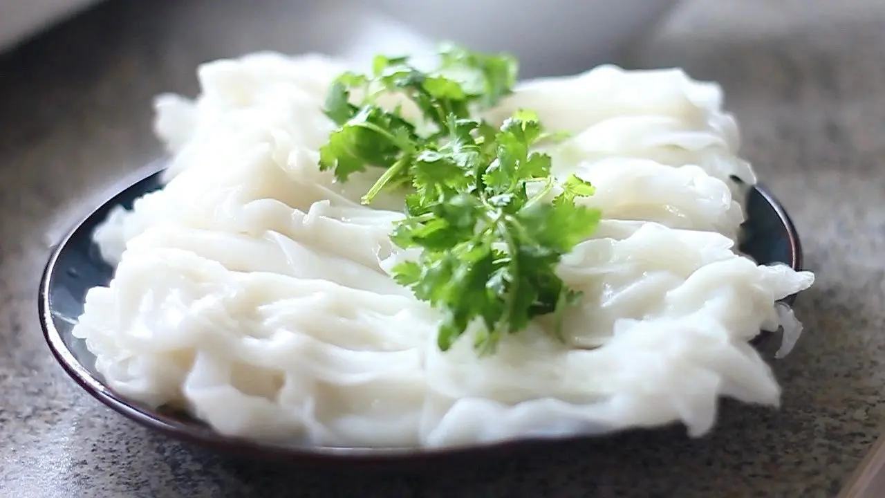 B&aacute;nh ướt mắm ruột - M&oacute;n ăn Nha Trang b&igrave;nh dị g&acirc;y nghiện ngay lần đầu ti&ecirc;n 4