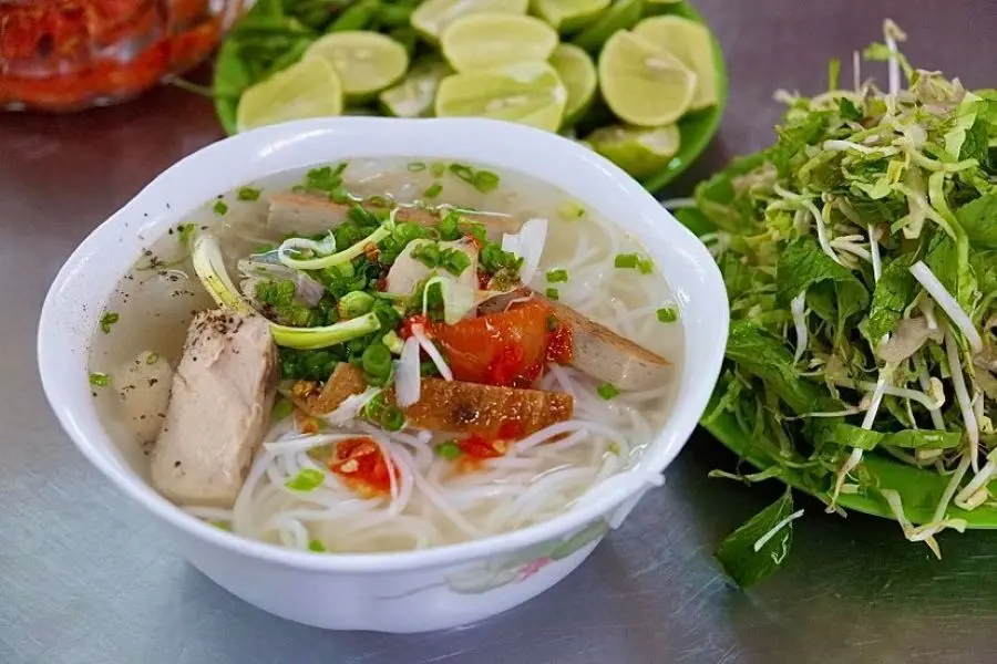B&uacute;n c&aacute; dầm b&agrave; Loan Nha Trang, 40 năm vẫn thu h&uacute;t đ&ocirc;ng đảo thực kh&aacute;ch 2