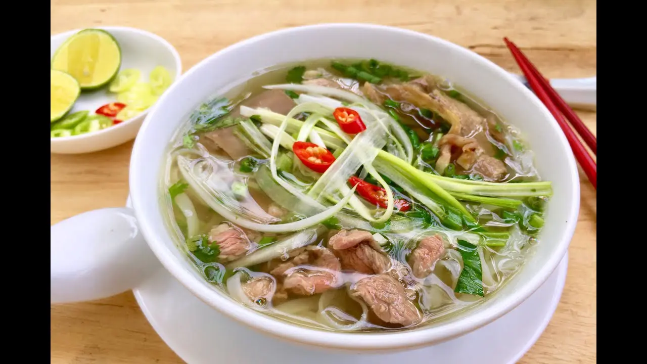 Bụng đ&oacute;i rồi, thử ngay t&ocirc; Phở Nha Trang n&oacute;ng hổi, ngon l&agrave;nh đ&acirc;y 2