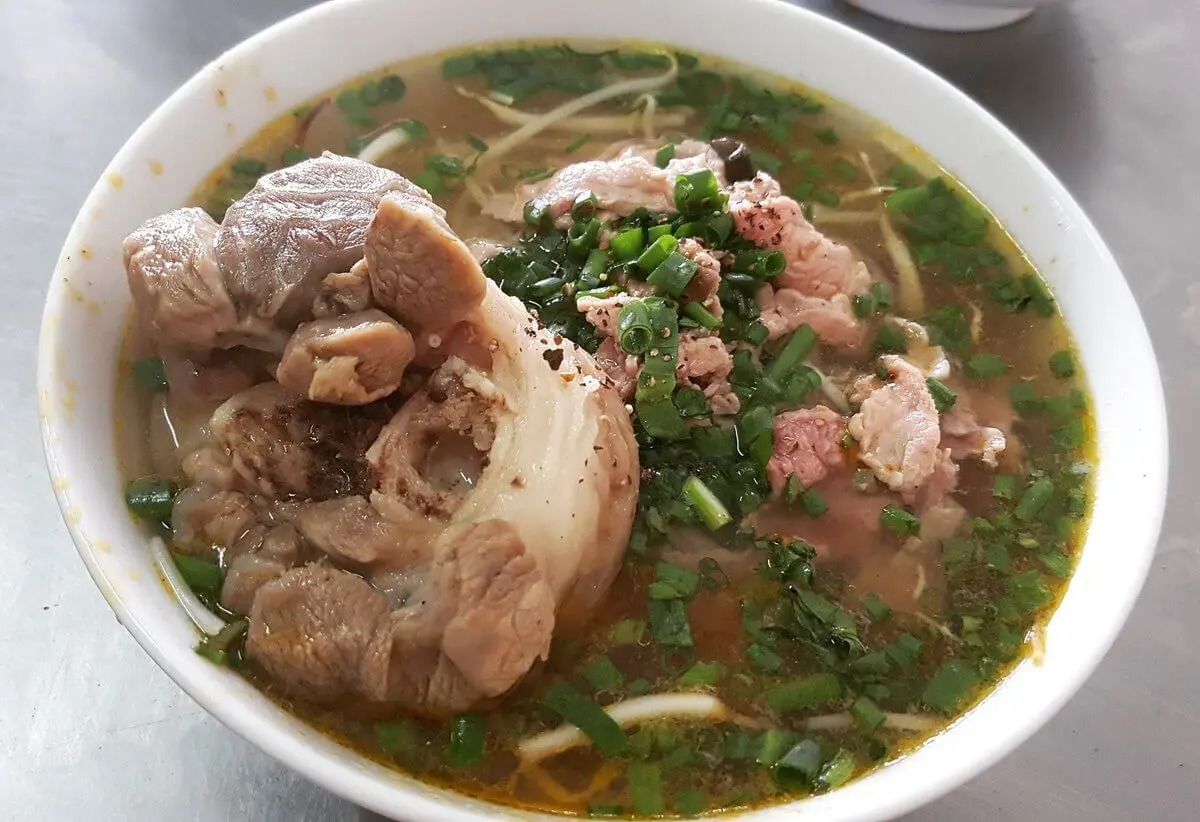 Bụng đ&oacute;i rồi, thử ngay t&ocirc; Phở Nha Trang n&oacute;ng hổi, ngon l&agrave;nh đ&acirc;y 5
