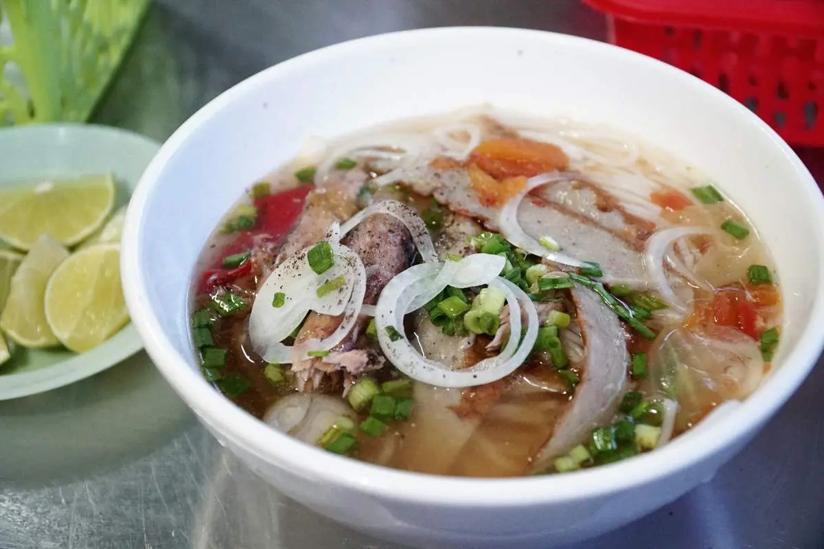 Chả c&aacute; Nha Trang - Miếng chả v&agrave;ng ươm quyến rũ từ v&ugrave;ng biển Nha Trang xinh đẹp 6