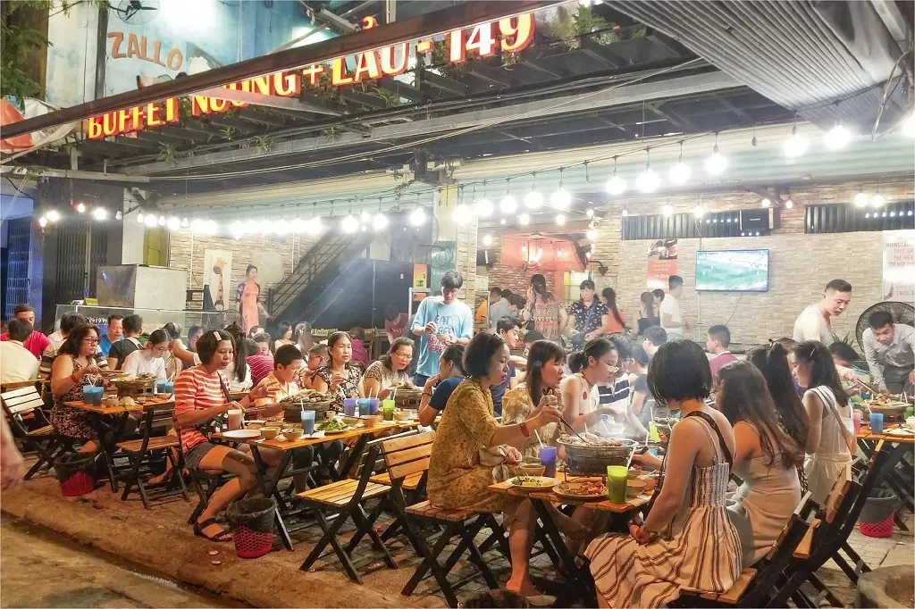 Đại n&aacute;o bữa tiệc hơn 100 m&oacute;n tại Zallo Buffet Restaurant Nha Trang 2