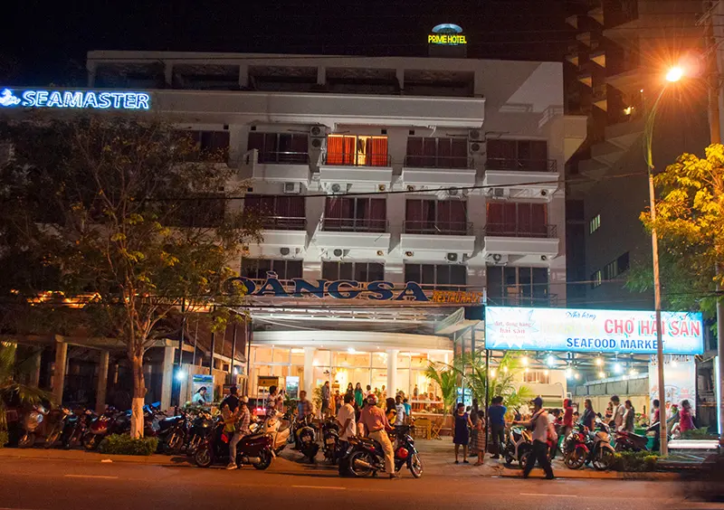 Gh&eacute; ngay Nh&agrave; h&agrave;ng Ho&agrave;ng Sa ngay giữa l&ograve;ng th&agrave;nh phố Nha Trang 2